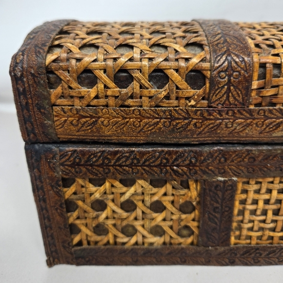 Wooden & Wicker Rectangle Box With Front Latch & Hinge Back Light & Dark Browns - Picture 2 of 14
